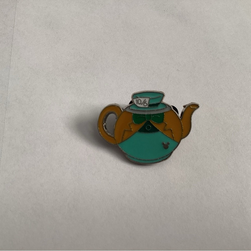 Disney Trading Pin - Mad Hatter - Alice in Wonderland Teapots Authentic (P)